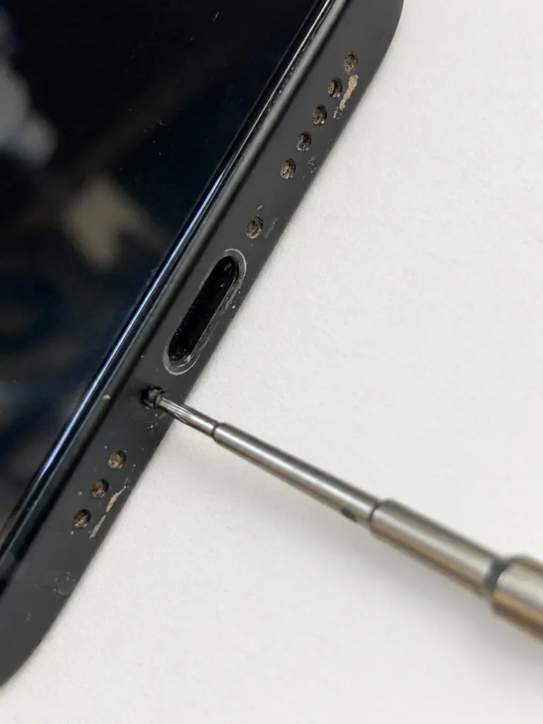 Installing a bottom screw beside the USB-C port after iPhone 15 screen replacement